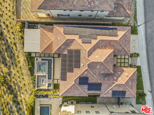 20254 Liverpool Way, Porter Ranch CA: https://media.crmls.org/mediaz/a05c2426-63cd-43c0-a4b6-8fac32e7a33e.jpg