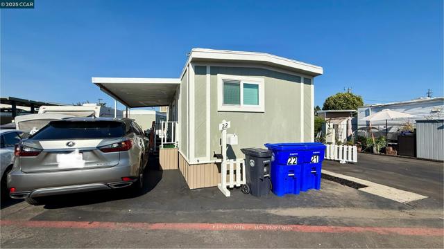 747 Lewelling Blvd, San Leandro CA: https://media.crmls.org/mediaz/a05c3af7-a479-4a1f-b250-9607c19a7560.jpg