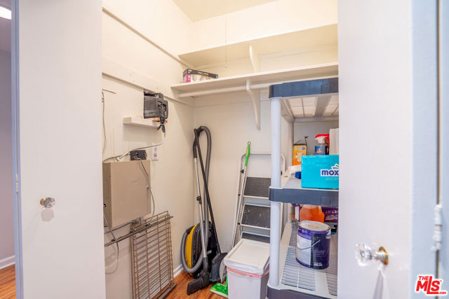 818 S Lucerne Boulevard, Los Angeles CA: https://media.crmls.org/mediaz/a05c5765-c134-4f09-97d0-8065f7be5de3.jpg