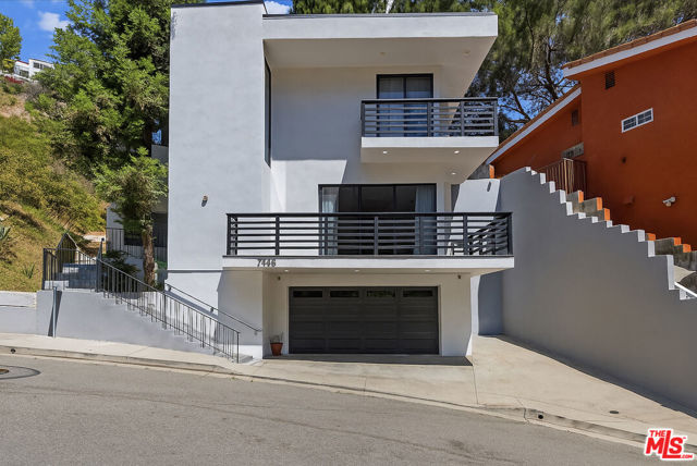 2646 Rinconia Drive, Los Angeles CA: https://media.crmls.org/mediaz/a05c6621-da01-4840-8a4a-930b395b88d2.jpg