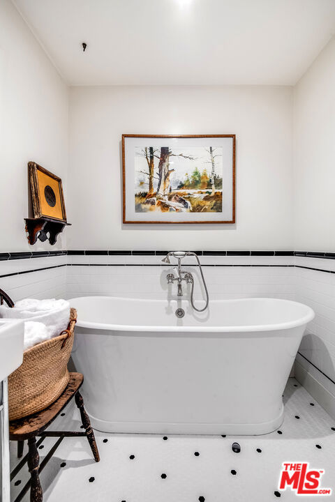 4838 Coldwater Canyon Avenue, Sherman Oaks CA: https://media.crmls.org/mediaz/a05cebd9-c4bc-4876-933b-f053dfc30bff.jpg