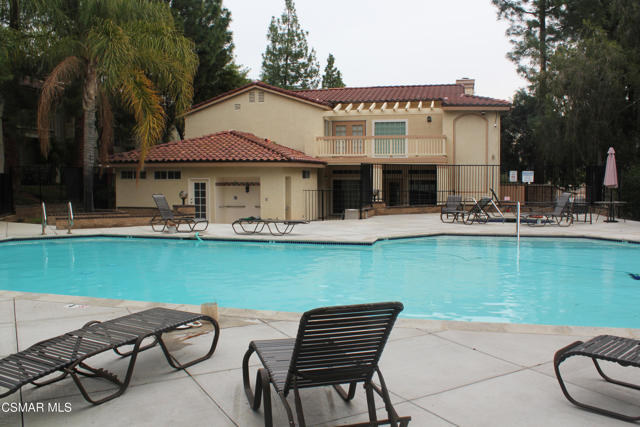 697 Sutton Crest Trail, Oak Park CA: https://media.crmls.org/mediaz/a05dcdf9-7cc3-4a6b-9cbd-1f5526c34bd6.jpg