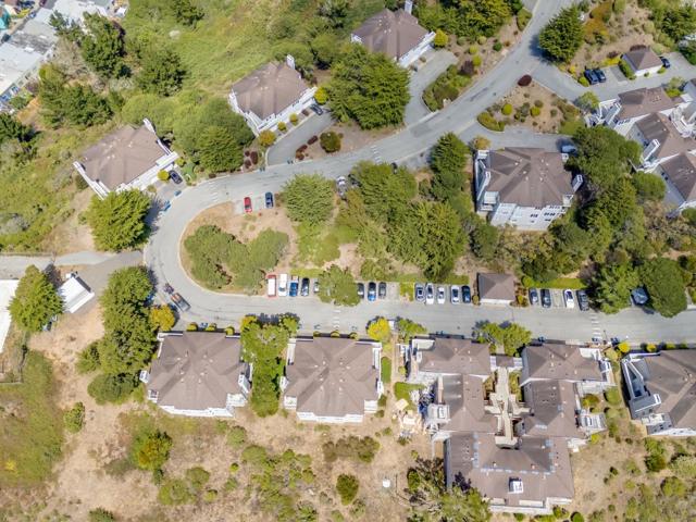 323 Green Ridge Drive, Daly City CA: https://media.crmls.org/mediaz/a05dfa22-515b-4550-992d-f94d51257bc8.jpg