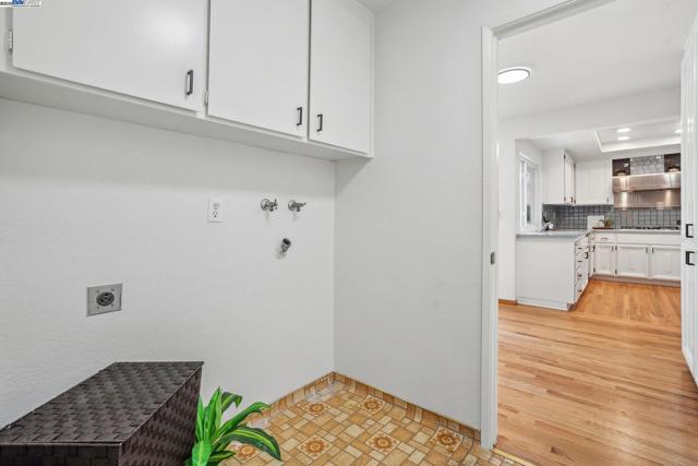 643 Contada Cir, Danville CA: https://media.crmls.org/mediaz/a05e1c5c-bb7a-43b6-a478-b8662e547994.jpg