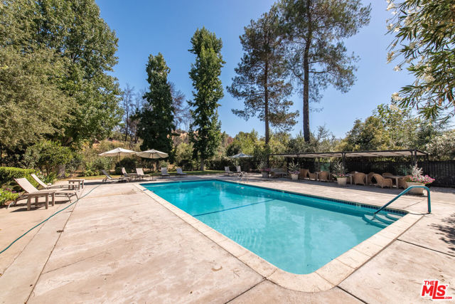 2344 Laguna Circle Drive, Agoura CA: https://media.crmls.org/mediaz/a05e384f-5987-471d-9152-c46410053d0b.jpg