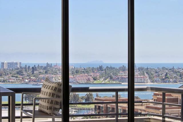 700 Front St, San Diego CA: https://media.crmls.org/mediaz/a05e38df-c69f-4b6a-977a-6bb8737144a2.jpg