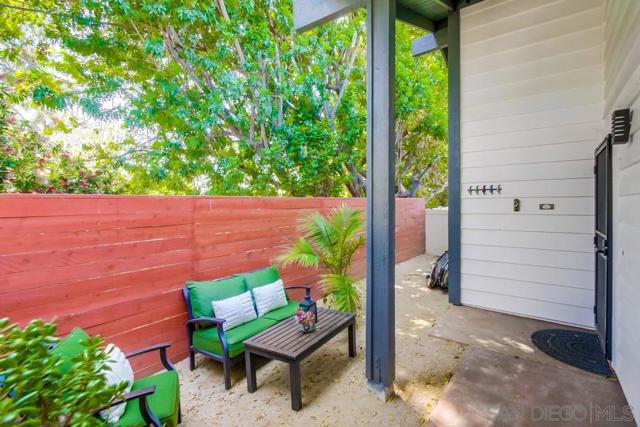 10518 Gabacho Dr, San Diego CA: https://media.crmls.org/mediaz/a05e45e8-6dd1-407d-b994-92d01900fc1b.jpg