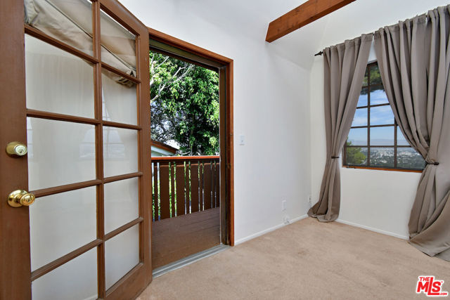 3682 Berry Drive, Studio City CA: https://media.crmls.org/mediaz/a05e9465-6416-4046-829b-77ea1c1f35ca.jpg