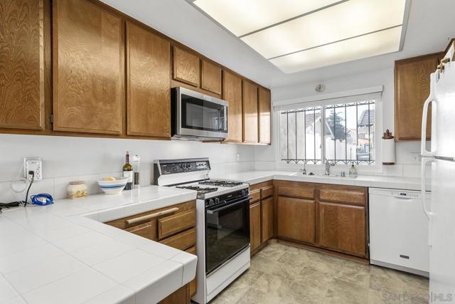 85 Catspaw Cpe, Coronado CA: https://media.crmls.org/mediaz/a05f48a6-0daa-44bc-9ed7-cf69425868db.jpg