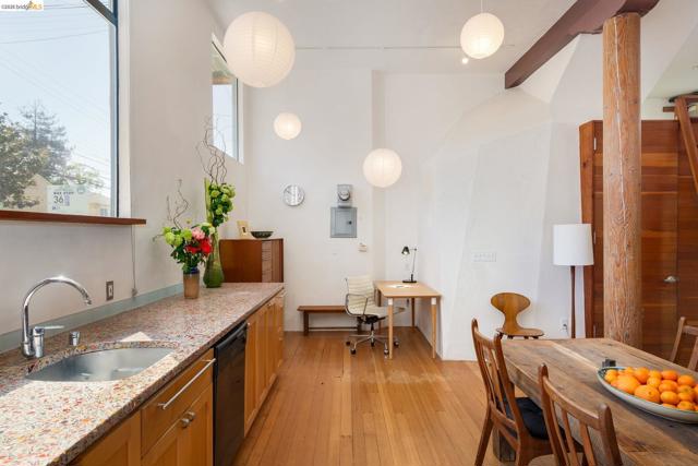 Image 9 of 32 For 2484 Martin Luther King Jr Way