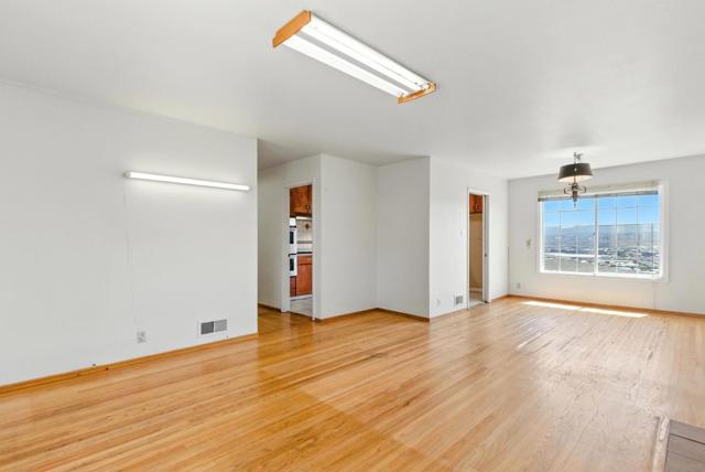541 Diamond Avenue, South San Francisco CA: https://media.crmls.org/mediaz/a06043af-93ea-4d50-9f82-0a0d3e853b3e.jpg