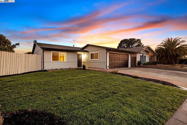 1165 Amend St, Pinole CA: https://media.crmls.org/mediaz/a0608307-b012-45cf-b156-17458af5334a.jpg