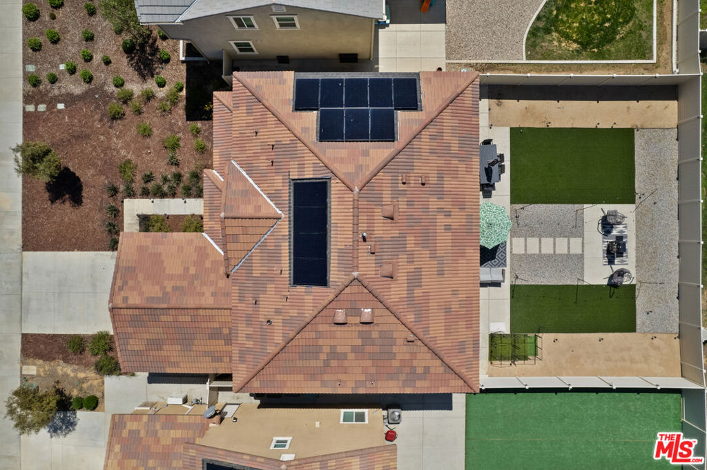 https://media.crmls.org/mediaz/a0610b63-ef51-4df6-bd82-a6d3ac259be5.jpg?preset=X-Large