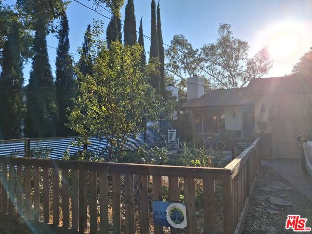 1519 Sunset Avenue, Pasadena CA: https://media.crmls.org/mediaz/a061188d-13e1-4117-94df-c913d6d3bfd2.jpg