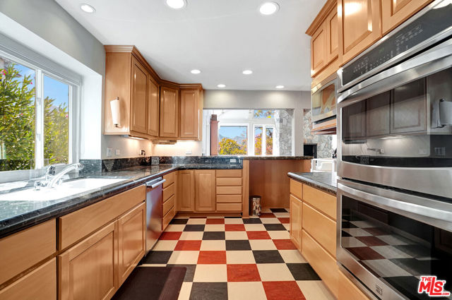 2090 Lakeshore Drive, Agoura Hills CA: https://media.crmls.org/mediaz/a0617620-9ada-4c62-8436-7aab8e5448e6.jpg