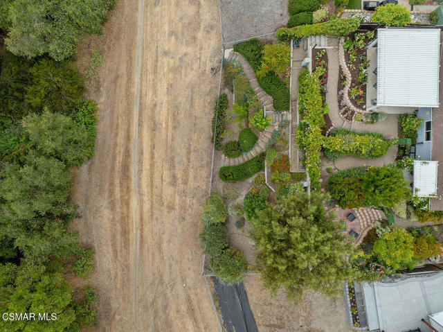 464 W Avenida De Las Flores, Thousand Oaks CA: https://media.crmls.org/mediaz/a061b42c-49b0-4af2-812e-7c46ff4f2f0d.jpg