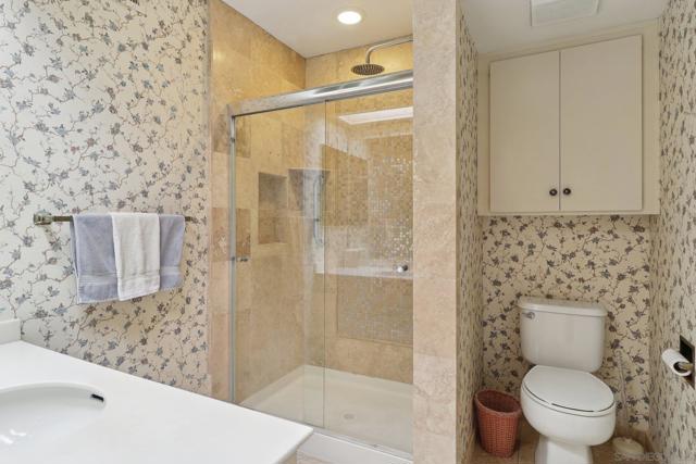 119 Spinnaker Ct, Del Mar CA: https://media.crmls.org/mediaz/a061e3da-002f-4888-b039-b75938a2df16.jpg