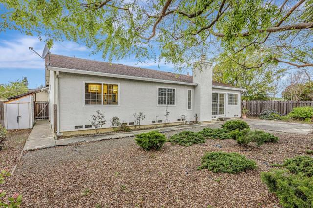3695 Skyline Drive, Hayward CA: https://media.crmls.org/mediaz/a0623356-d1a8-4cca-a236-45d544e3b745.jpg