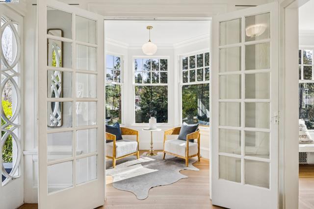 5811 Romany, Oakland CA: https://media.crmls.org/mediaz/a0639b57-4538-4763-9513-d6fea400634d.jpg