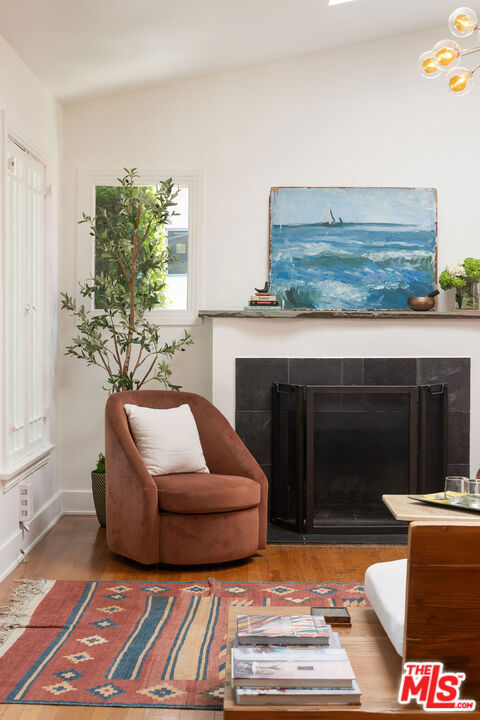 2311 Glencoe Avenue, Venice CA: https://media.crmls.org/mediaz/a063b924-b8d3-4d5b-b2ad-bed985c8136d.jpg