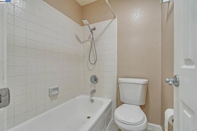 3300 Wolcott Cmn, Fremont CA: https://media.crmls.org/mediaz/a063d0c3-3c85-467d-b713-ef8089686bd4.jpg