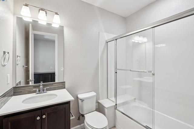 5813 Huntley Ave, Dublin CA: https://media.crmls.org/mediaz/a06432dd-825e-49aa-8b5c-84443fae4cd0.jpg