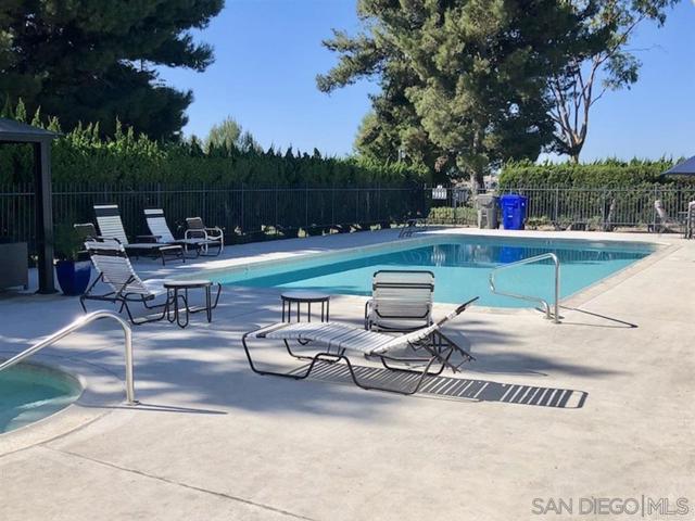 4382 Dowitcher Way, Oceanside CA: https://media.crmls.org/mediaz/a064e8ab-b4fe-43cb-9ac6-2418c6adc1ed.jpg