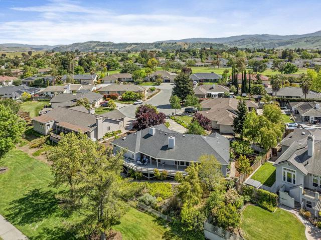 105 Louise Circle, Hollister CA: https://media.crmls.org/mediaz/a0658afd-f1be-4318-a66b-3ad27398d134.jpg