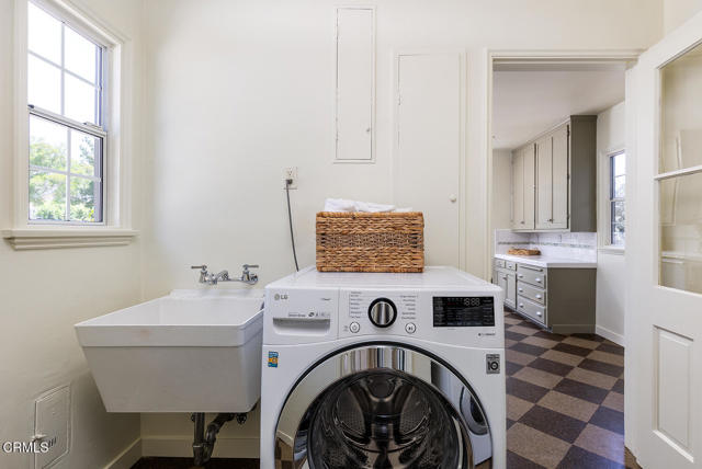 3255 Castera Avenue, Glendale CA: https://media.crmls.org/mediaz/a065d039-9e7f-492a-86fb-6b5b793dd9ce.jpg