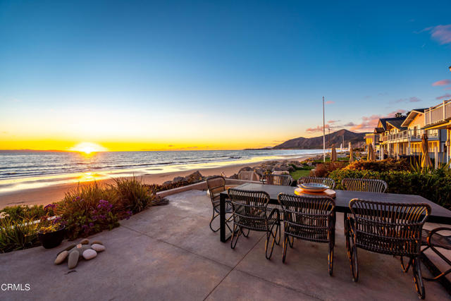 2956 Solimar Beach Drive Drive, Ventura CA: https://media.crmls.org/mediaz/a065fd97-ee0e-492f-b8a1-507f503f4332.jpg