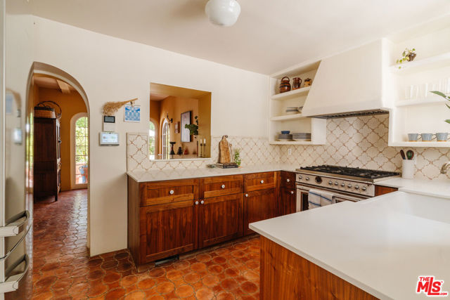 5163 Franklin Avenue, Los Angeles CA: https://media.crmls.org/mediaz/a06617be-abb6-4a97-bddc-f92fb727155e.jpg