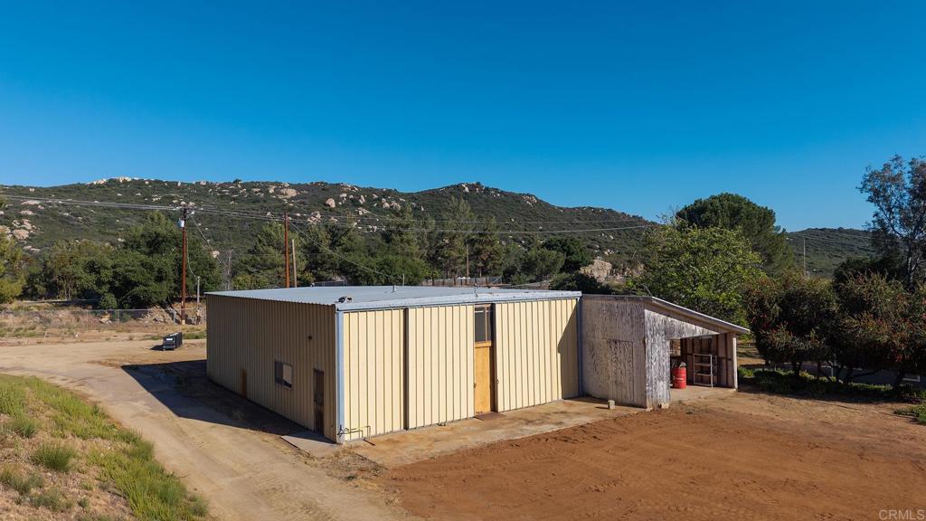 https://media.crmls.org/mediaz/a0661c86-ac69-4235-8eb6-e4064f03aca4.jpg?preset=X-Large