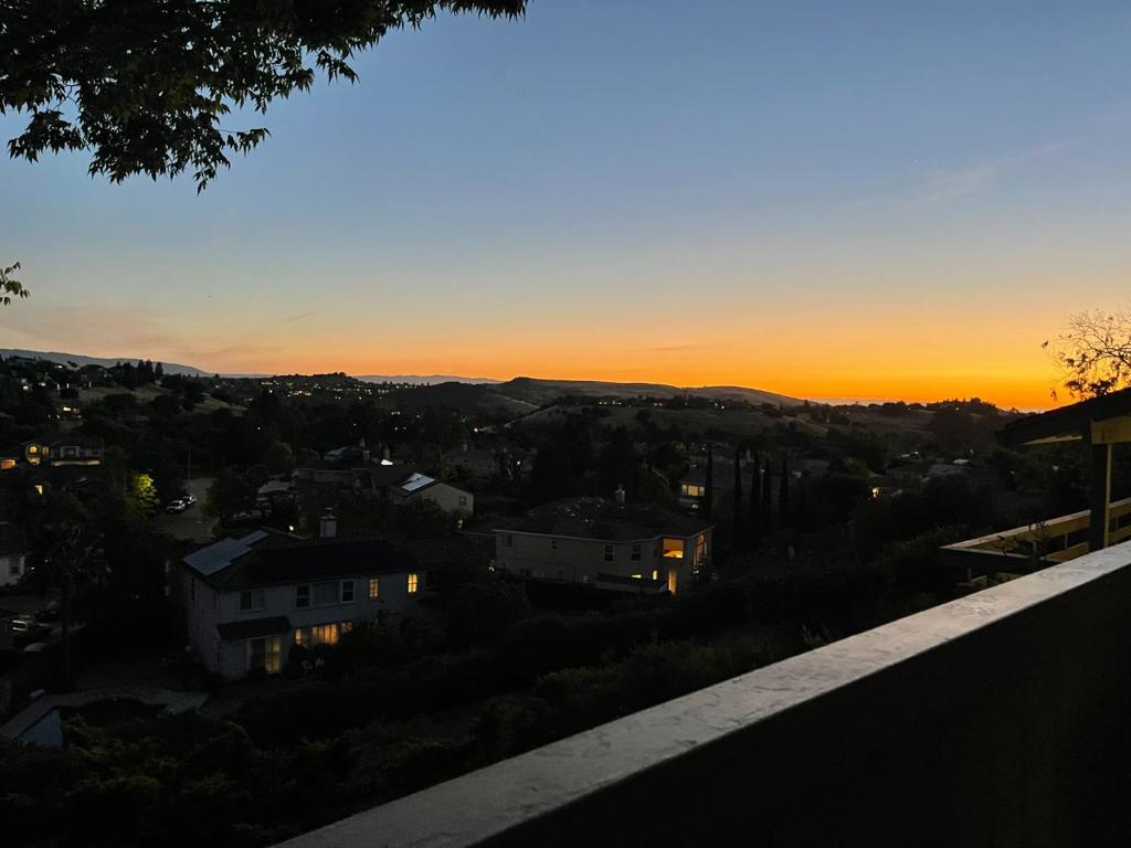 https://media.crmls.org/mediaz/a0662a8a-0cff-4d68-aa44-a5c0fb725873.jpg?preset=X-Large