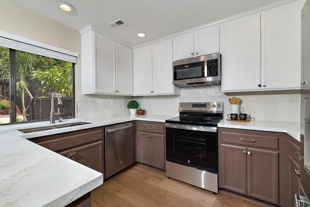 Detail Gallery Image 13 of 28 For 3045 Greenwich St, Carlsbad,  CA 92010 - 4 Beds | 2/1 Baths