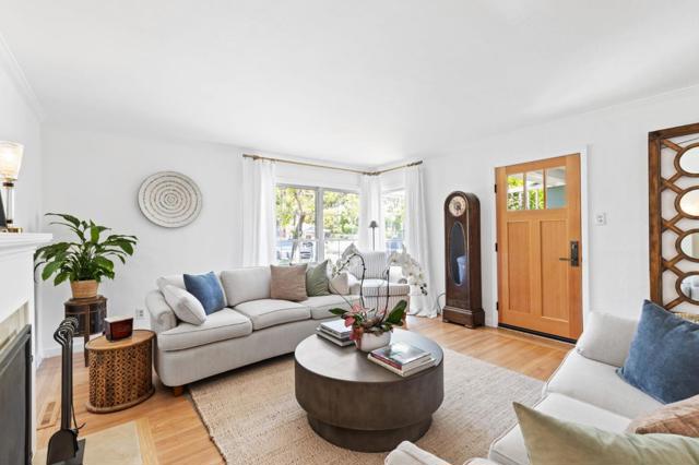 2061 Oakley Avenue, Menlo Park CA: https://media.crmls.org/mediaz/a066e866-cc9f-4143-9b05-3595adcd96fd.jpg