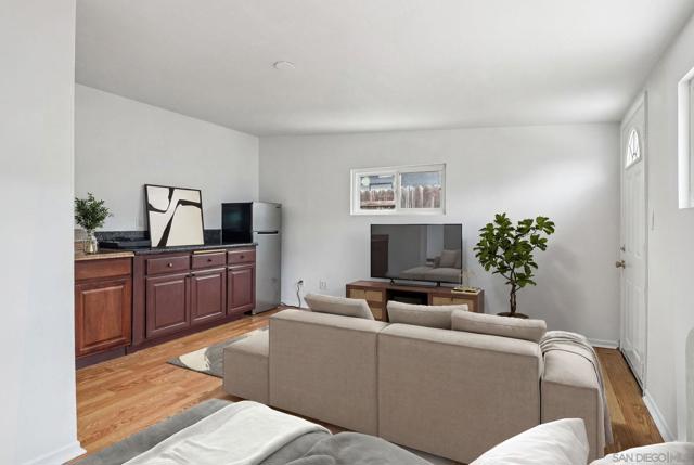 1097 Wayside Ave, El Cajon CA: https://media.crmls.org/mediaz/a06720a7-8001-487d-9682-59b639eb4727.jpg