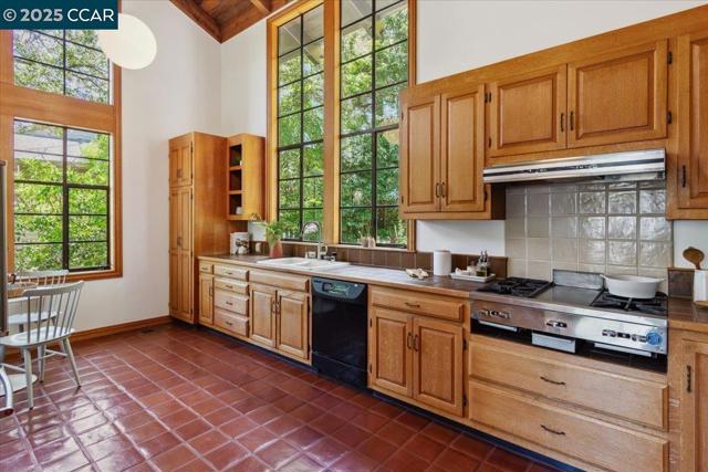 357 El Toyonal, Orinda CA: https://media.crmls.org/mediaz/a0675114-95e5-4e4c-8ad1-e14d54a844e3.jpg