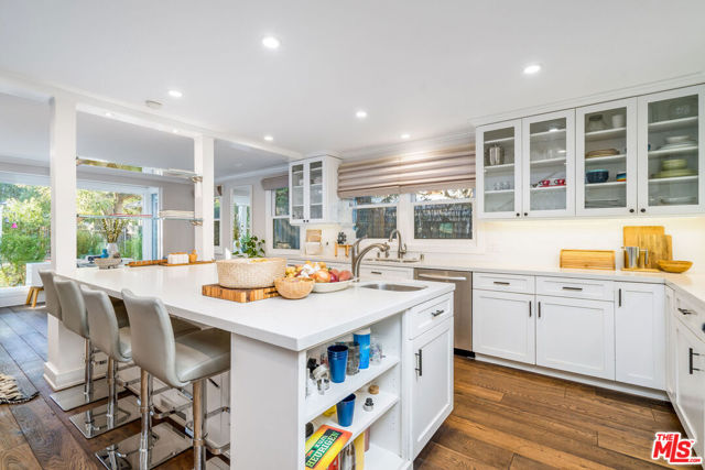 1514 Willow Drive, Topanga CA: https://media.crmls.org/mediaz/a067b8b2-bbd2-48ed-9916-245b36f5e4a2.jpg