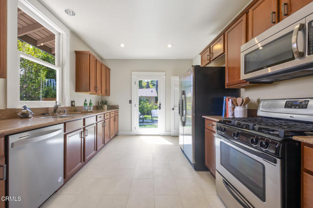 975 N Mentor Avenue, Pasadena CA: https://media.crmls.org/mediaz/a067ecae-dc98-49a2-83bf-3c98ab0b31f0.jpg