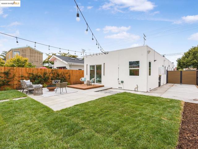 1415 10Th St, Berkeley CA: https://media.crmls.org/mediaz/a067ef45-1d01-4891-b4e0-591b31f2adaf.jpg