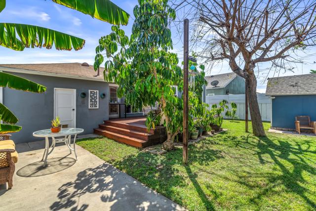 5523 Graywood Avenue, Lakewood CA: https://media.crmls.org/mediaz/a0684458-0827-4568-8707-32e345ab12eb.jpg