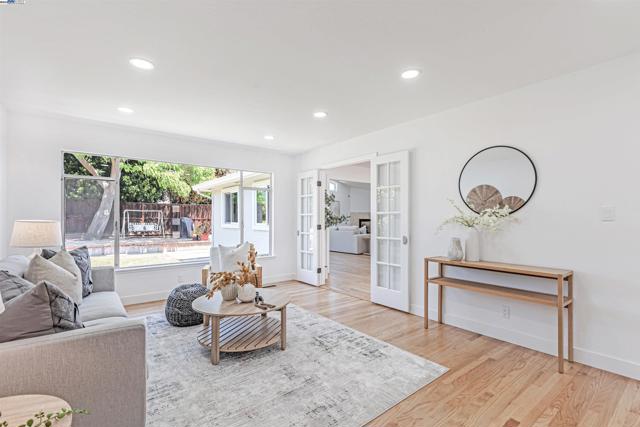 37972 Ballard Dr, Fremont CA: https://media.crmls.org/mediaz/a068d6d8-4cee-4c98-aa94-86b79b07cfdf.jpg