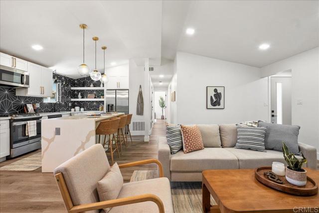 Detail Gallery Image 9 of 35 For 9163 Fermi Ave, San Diego,  CA 92123 - 5 Beds | 3 Baths