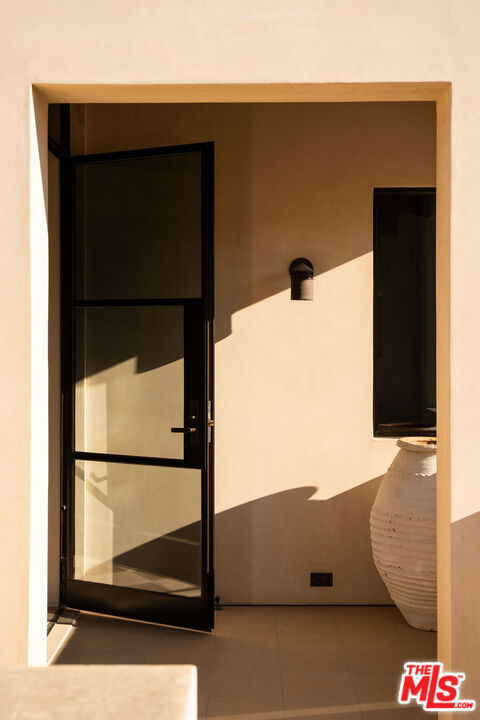 976 N Alpine Drive, Beverly Hills CA: https://media.crmls.org/mediaz/a06a4d4f-c05b-4750-a252-49b37e9f6ed7.jpg