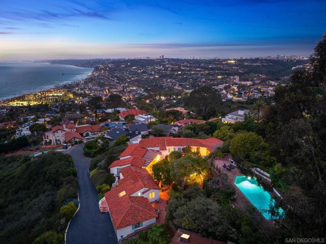 7520 Hillside Dr, La Jolla CA: https://media.crmls.org/mediaz/a06b615e-d56b-4a1b-946d-9d9c58761c40.jpg