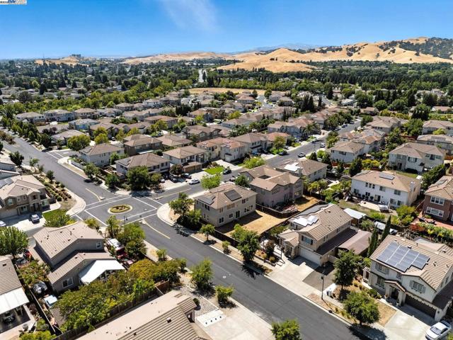 3909 Danbury Way, Fairfield CA: https://media.crmls.org/mediaz/a06b856e-df9a-4ced-8b4d-87a378b38143.jpg