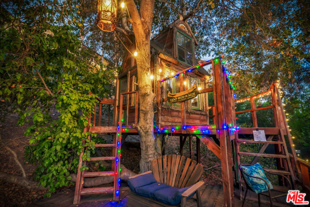 5252 Vanalden Avenue, Tarzana CA: https://media.crmls.org/mediaz/a06b8e76-9cb9-4e87-961a-7eee098d9645.jpg