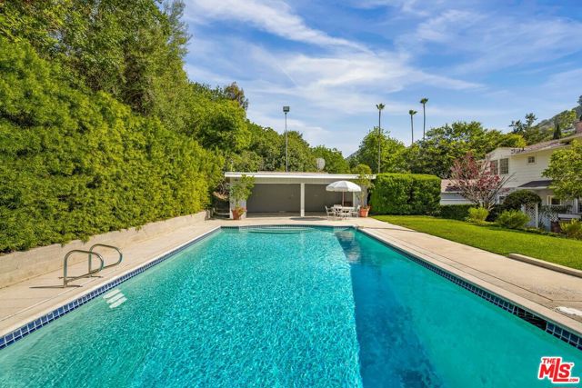3734 Longridge Avenue, Sherman Oaks CA: https://media.crmls.org/mediaz/a06beee9-4c14-4ade-84bd-b75ca8a900e9.jpg