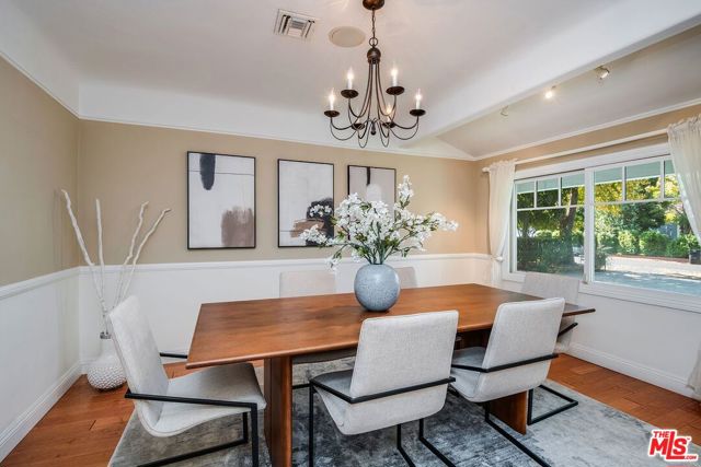4538 Lemp Avenue, Studio City CA: https://media.crmls.org/mediaz/a06c8582-7b45-44ec-95b2-a0f3f724f342.jpg
