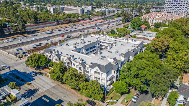 300 N El Molino Avenue, Pasadena CA: https://media.crmls.org/mediaz/a06ccd5a-cf4b-42a7-ace6-dce83ee30d57.jpg